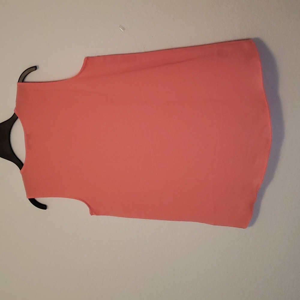 Fever coral flowy front pleat top. Loose fit tank front V Neck high/low style - Picture 6 of 7